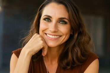 What Colors Make Green Eyes Pop: Top Tips for Stunning Looks - Fabulous50s  | Fitness and Lifestyle Community For Women Over 50