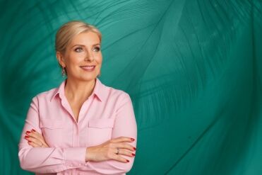 What Colors Make Green Eyes Pop: Top Tips for Stunning Looks - Fabulous50s | Fitness and Lifestyle Community For Women Over 50 What Colors Make Green Eyes Pop: Top Tips for Stunning Looks - Fabulous50s | Fitness and Lifestyle Community For Women Over 50