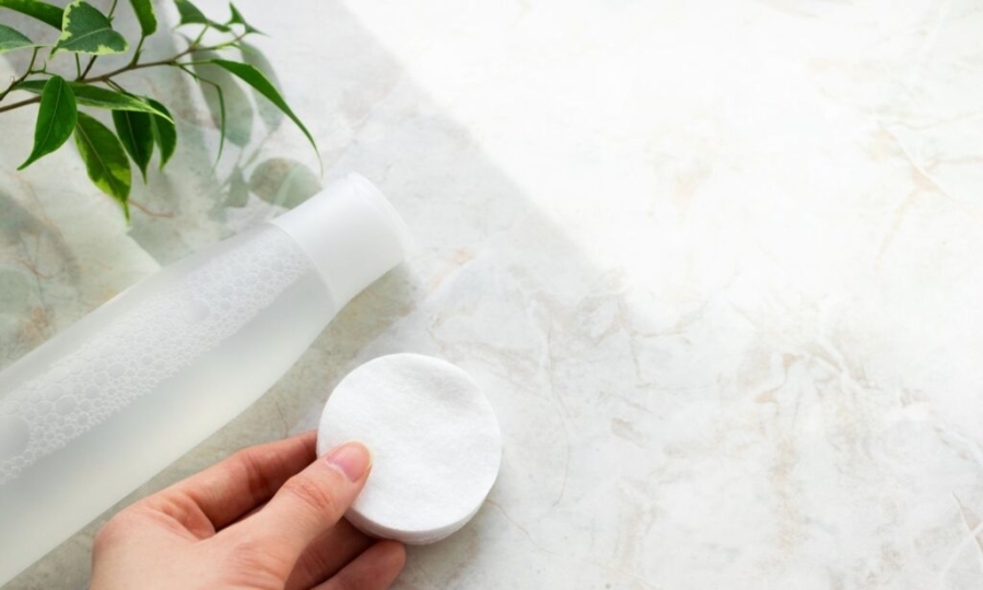 What is a Skin Toner? Here's What it Does to Your Mature Skin in Your 50s