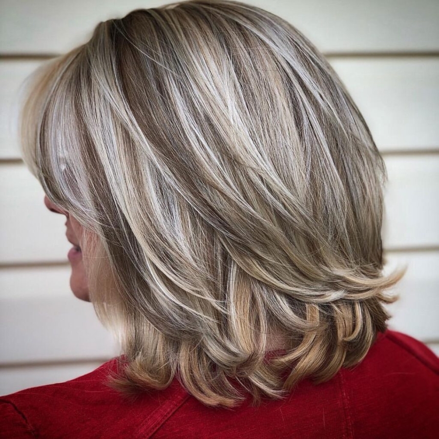Short Layered Cut
30+ Youthful Hairstyles & Haircuts for Women Over 50