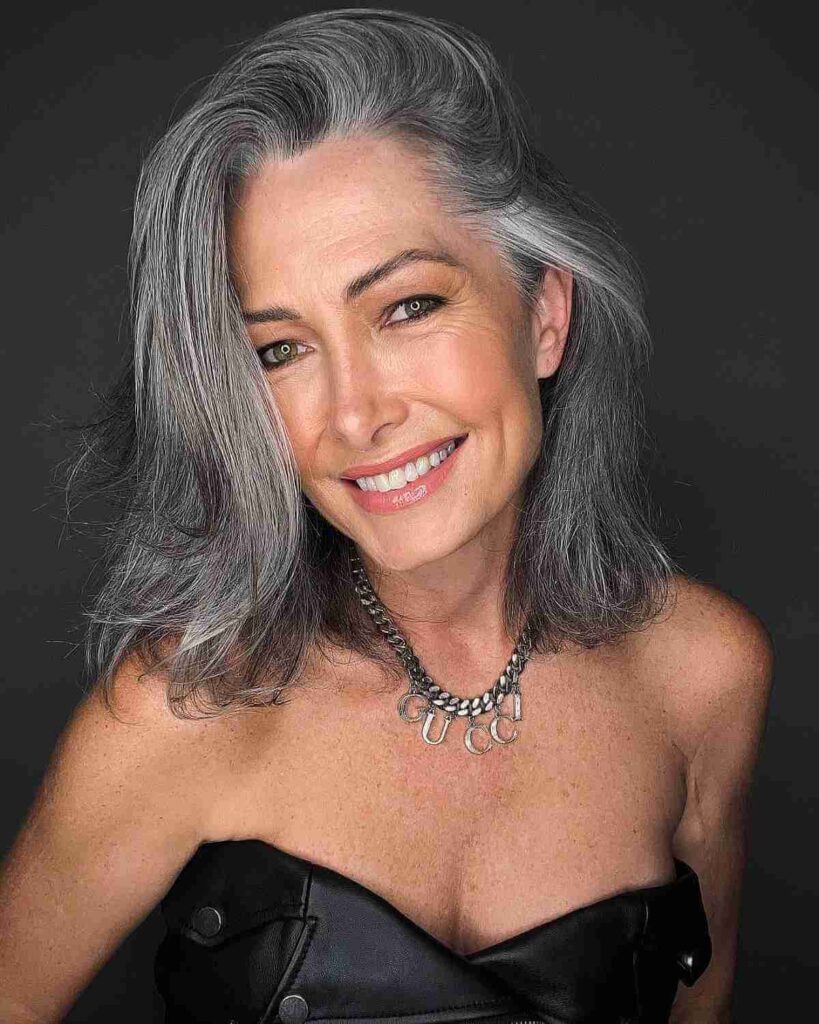 Collarbone-Length Cut on Salt and Pepper Hair
30+ Youthful Hairstyles & Haircuts for Women Over 50